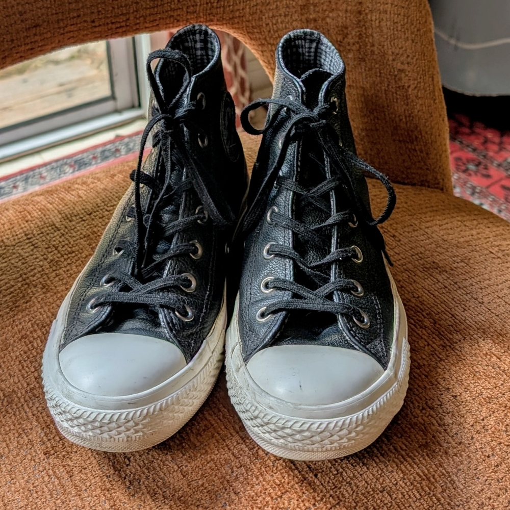 GUC Black LEATHER Converse Chuck Hi Tops Women's 8 Men's 6 Unisex